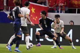 国际米兰连胜，齐沃调整团队，迪乌夫证明实力，马丁内斯复出，球队士气回升。
